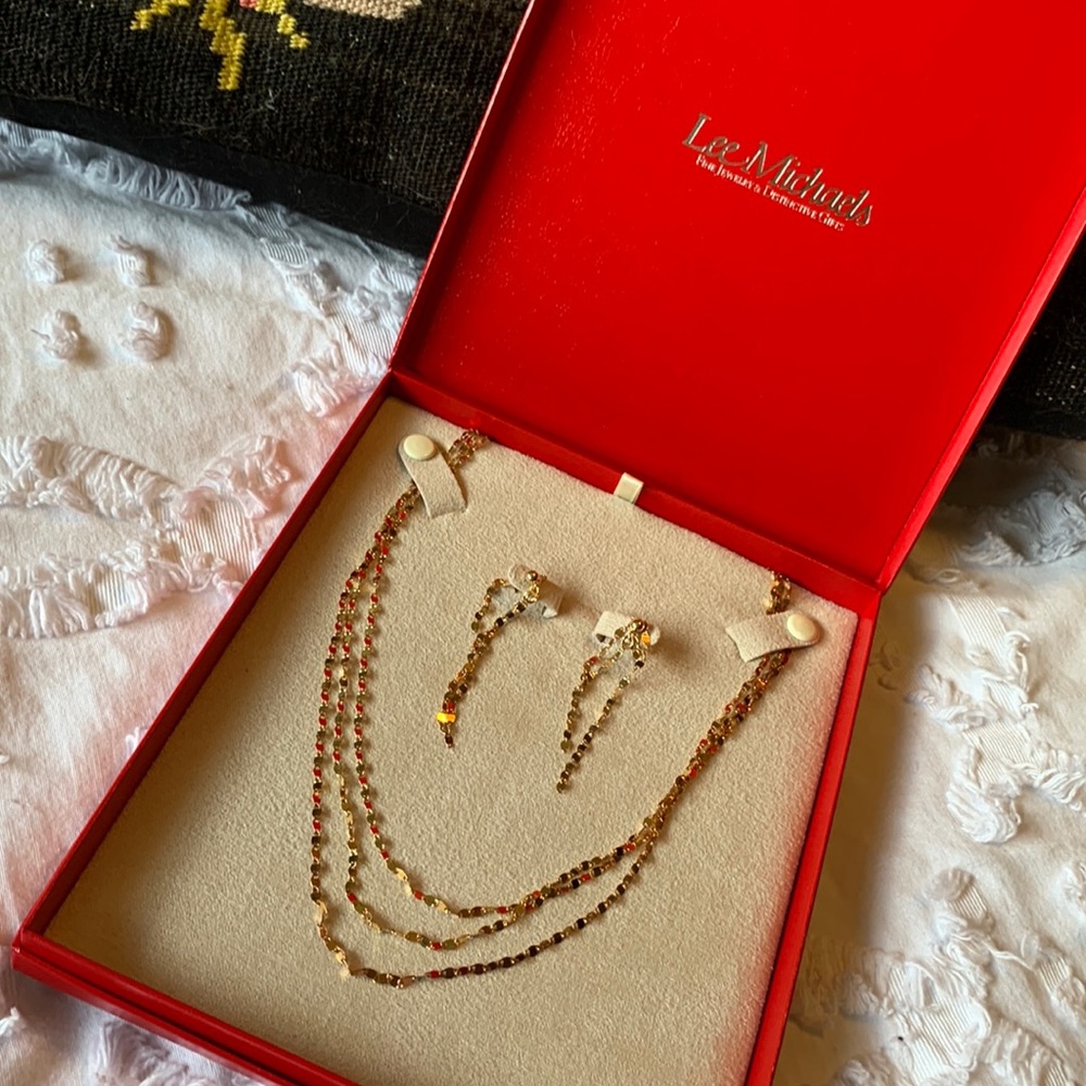 Three chain gold necklace & matching earrings